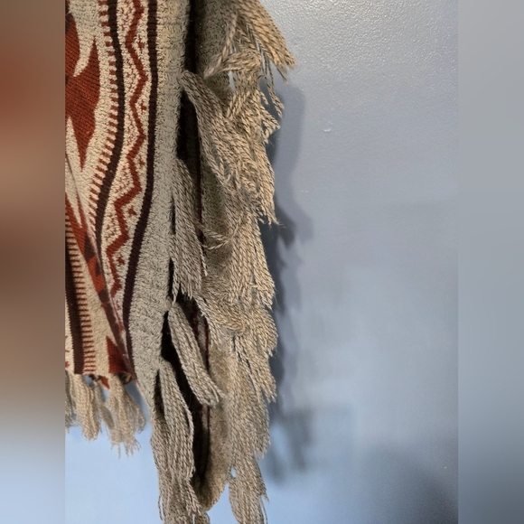 West 36th Southwestern Fringe Poncho One Size see measurements - Picture 3 of 8